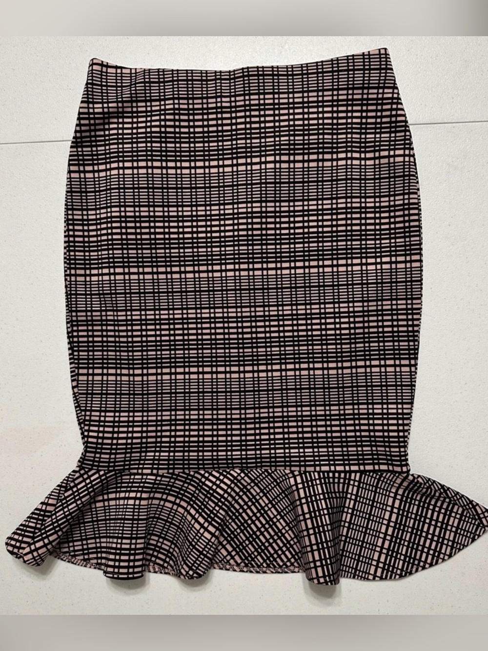 NYCC Y2K Pink & Black Grid Ruffle-Hem Pencil Skirt 90s Fashion